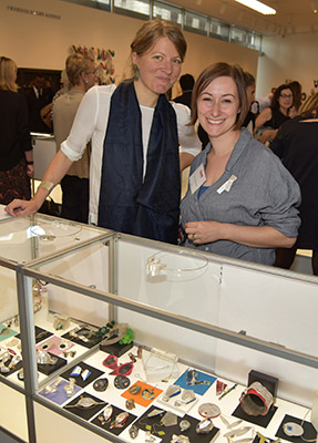 Eva Franceschini con Giulia Paoletti all'inaugurazione del LOOT 2015.